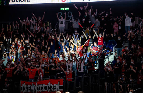 击愈发果断 击愈发果断